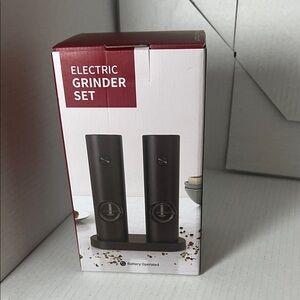 PLEASE DINT BID ON THIS ITS FOR @esonjrey28 Electric Grinder Set - Black